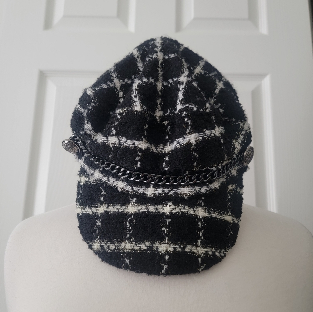☀️SALE Vince Camuto Black And White Tweed Fabric Newsboy Hat With Chain Detail